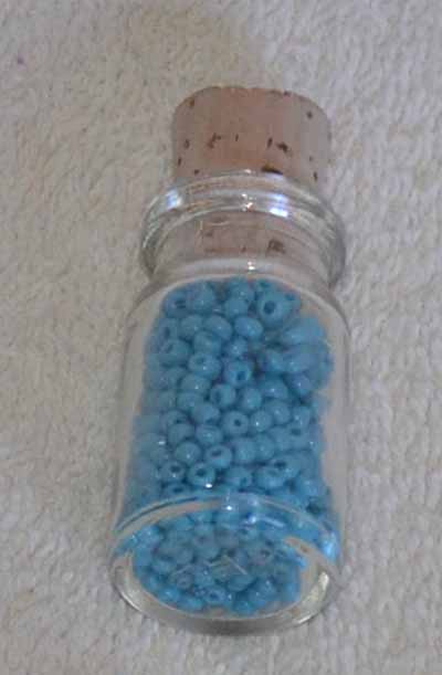 Perlen blau opak ca. 2,6 mm ca 9 Gramm in Glasflasche